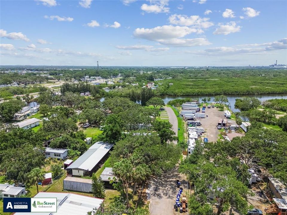 На продажу: $1,399,900 (1.03 acres)