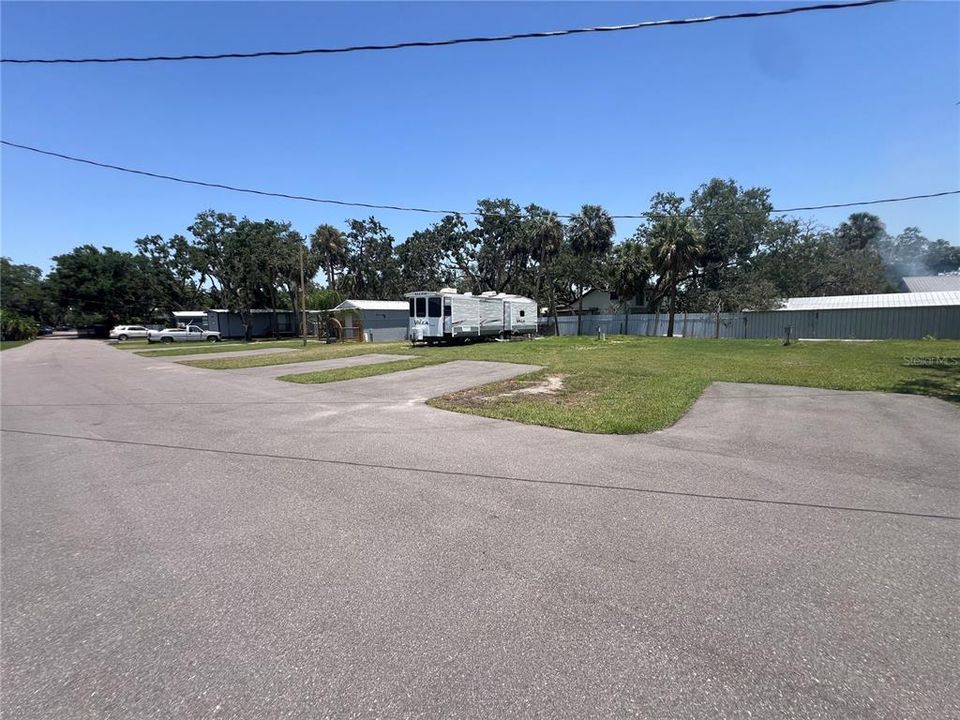 На продажу: $1,399,900 (1.03 acres)