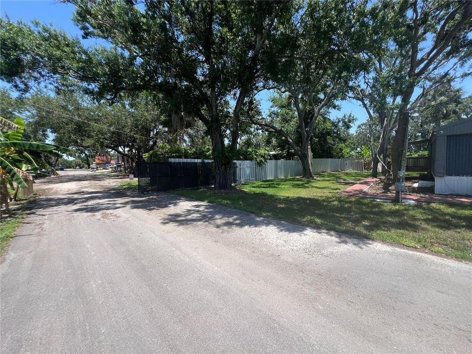 На продажу: $1,399,900 (1.03 acres)