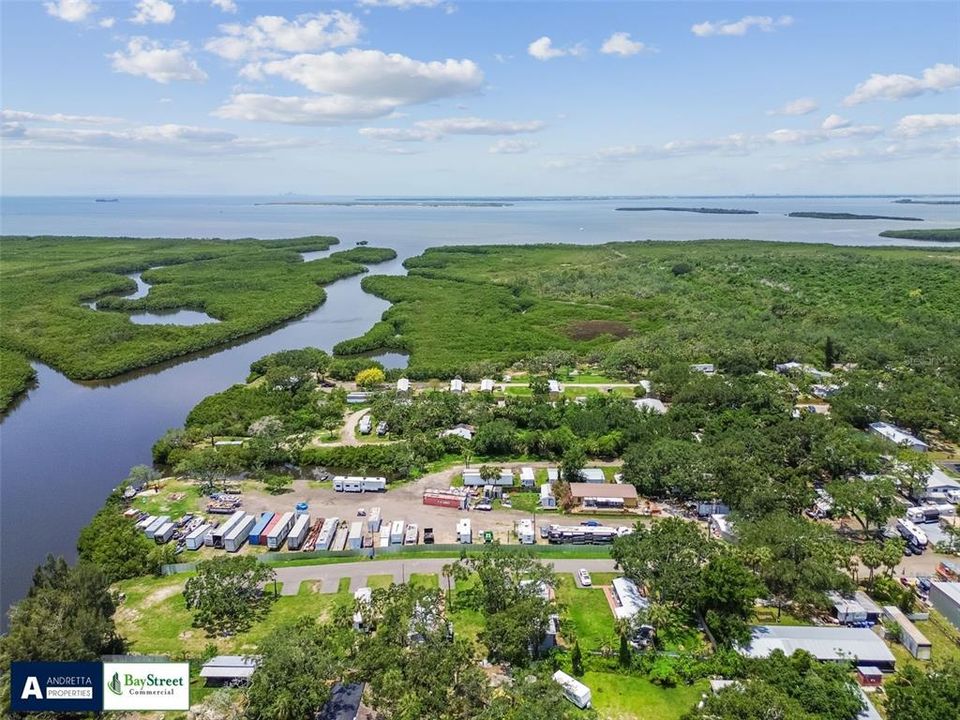 На продажу: $1,399,900 (1.03 acres)