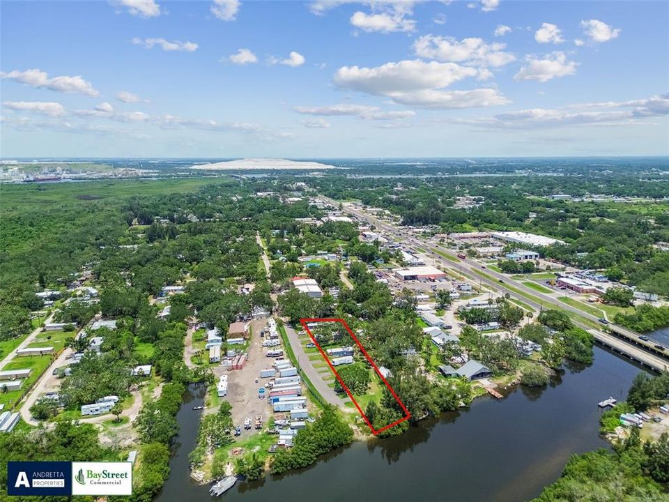 На продажу: $1,399,900 (1.03 acres)