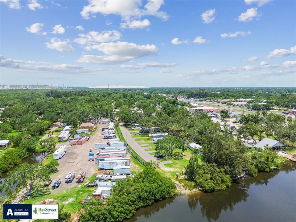 На продажу: $1,399,900 (1.03 acres)