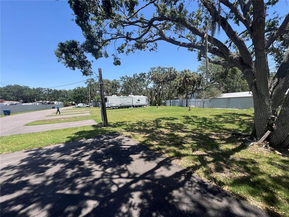 На продажу: $1,399,900 (1.03 acres)