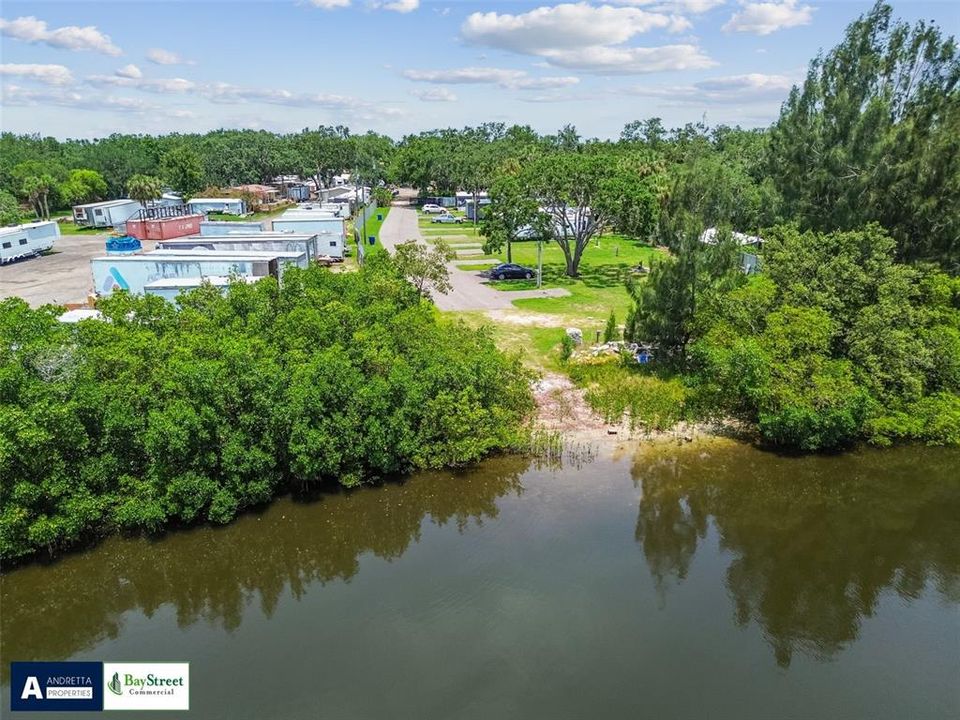 На продажу: $1,399,900 (1.03 acres)