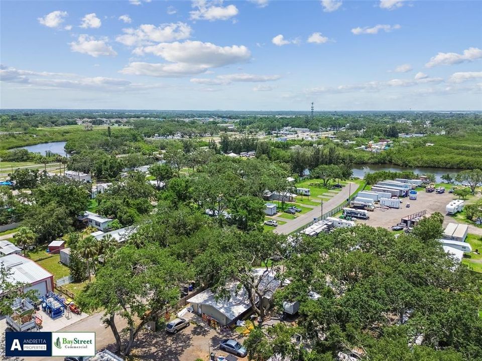 На продажу: $1,399,900 (1.03 acres)