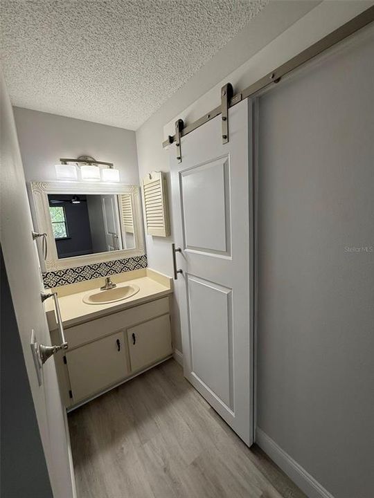 На продажу: $164,900 (2 спален, 2 ванн, 1199 Квадратных фут)