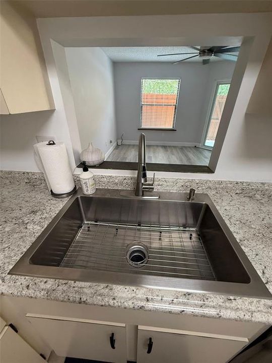 На продажу: $164,900 (2 спален, 2 ванн, 1199 Квадратных фут)