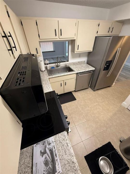 На продажу: $164,900 (2 спален, 2 ванн, 1199 Квадратных фут)