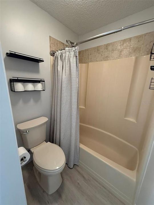 На продажу: $164,900 (2 спален, 2 ванн, 1199 Квадратных фут)