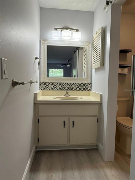 На продажу: $164,900 (2 спален, 2 ванн, 1199 Квадратных фут)