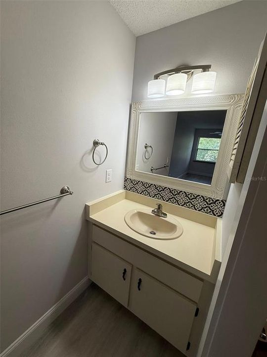 На продажу: $164,900 (2 спален, 2 ванн, 1199 Квадратных фут)