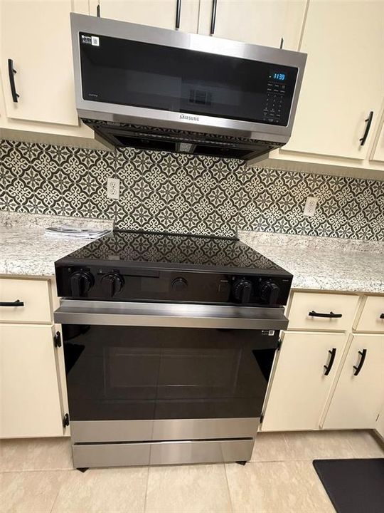 На продажу: $164,900 (2 спален, 2 ванн, 1199 Квадратных фут)