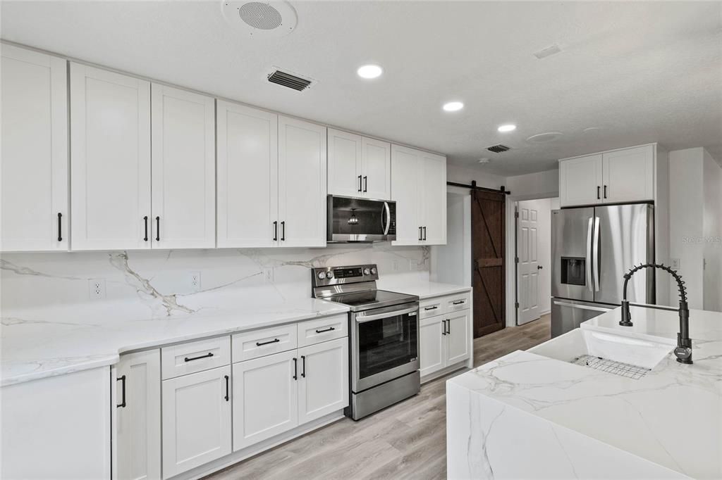 En Venta: $799,900 (4 camas, 3 baños, 2845 Pies cuadrados)