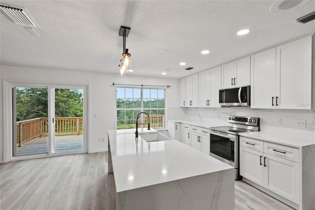 En Venta: $799,900 (4 camas, 3 baños, 2845 Pies cuadrados)