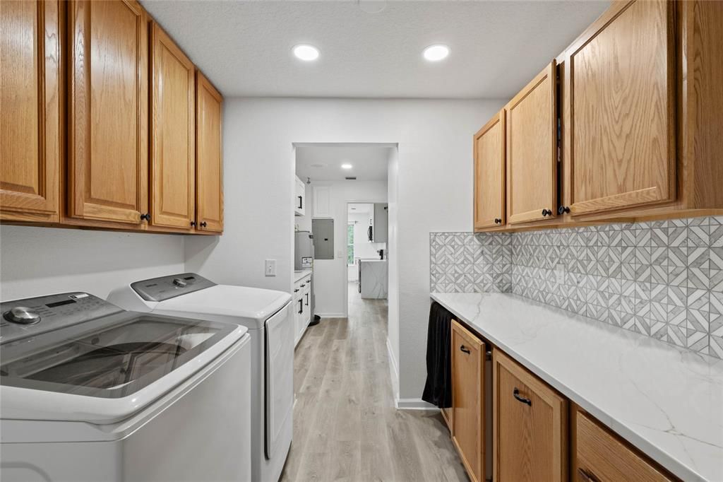 En Venta: $799,900 (4 camas, 3 baños, 2845 Pies cuadrados)