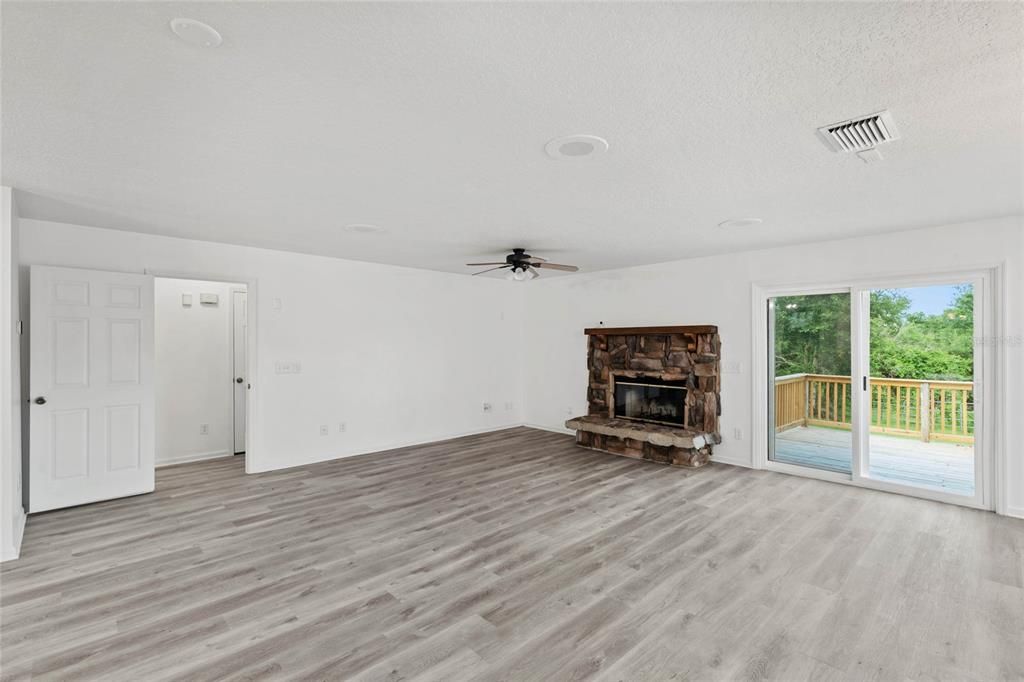 En Venta: $799,900 (4 camas, 3 baños, 2845 Pies cuadrados)