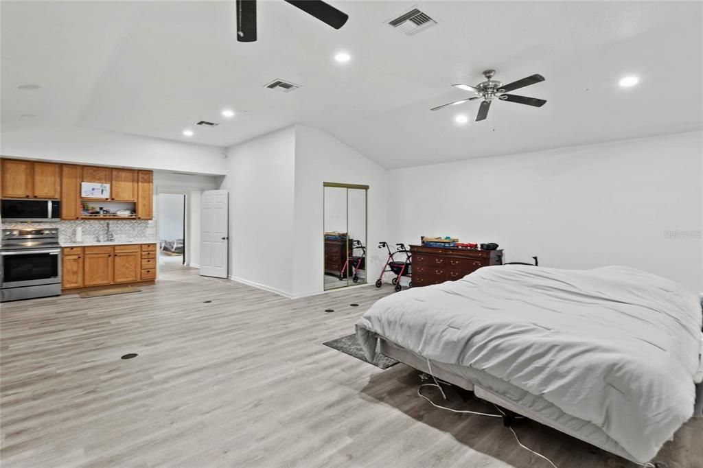 En Venta: $799,900 (4 camas, 3 baños, 2845 Pies cuadrados)