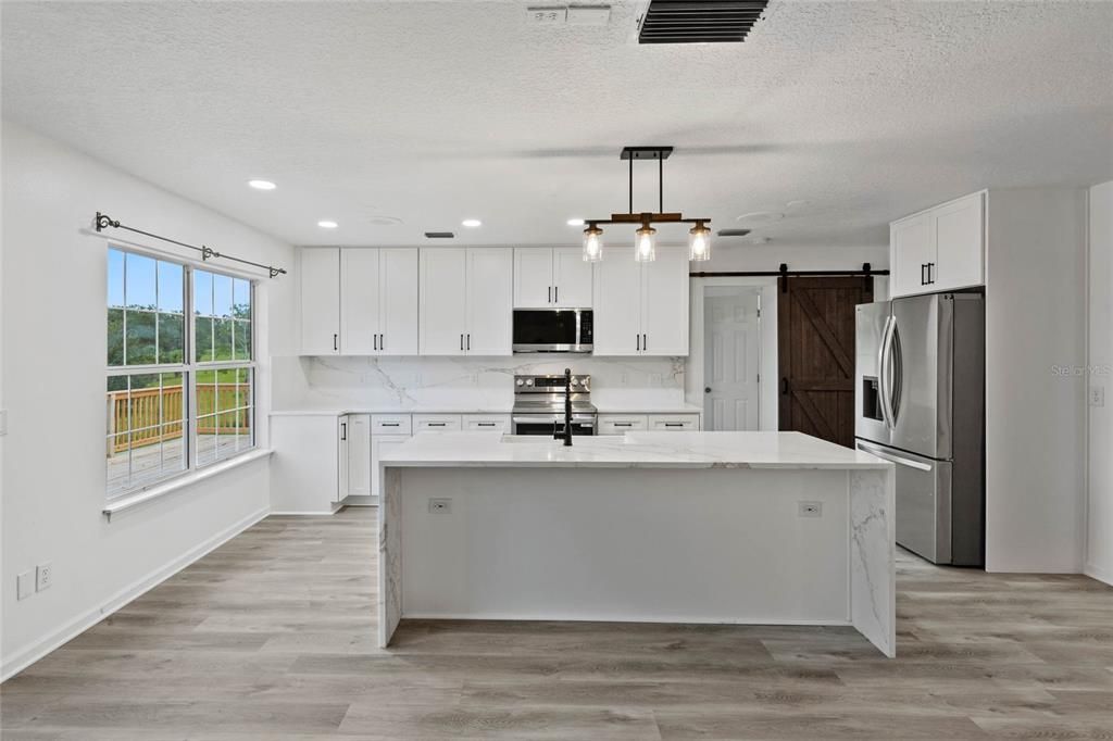 En Venta: $799,900 (4 camas, 3 baños, 2845 Pies cuadrados)