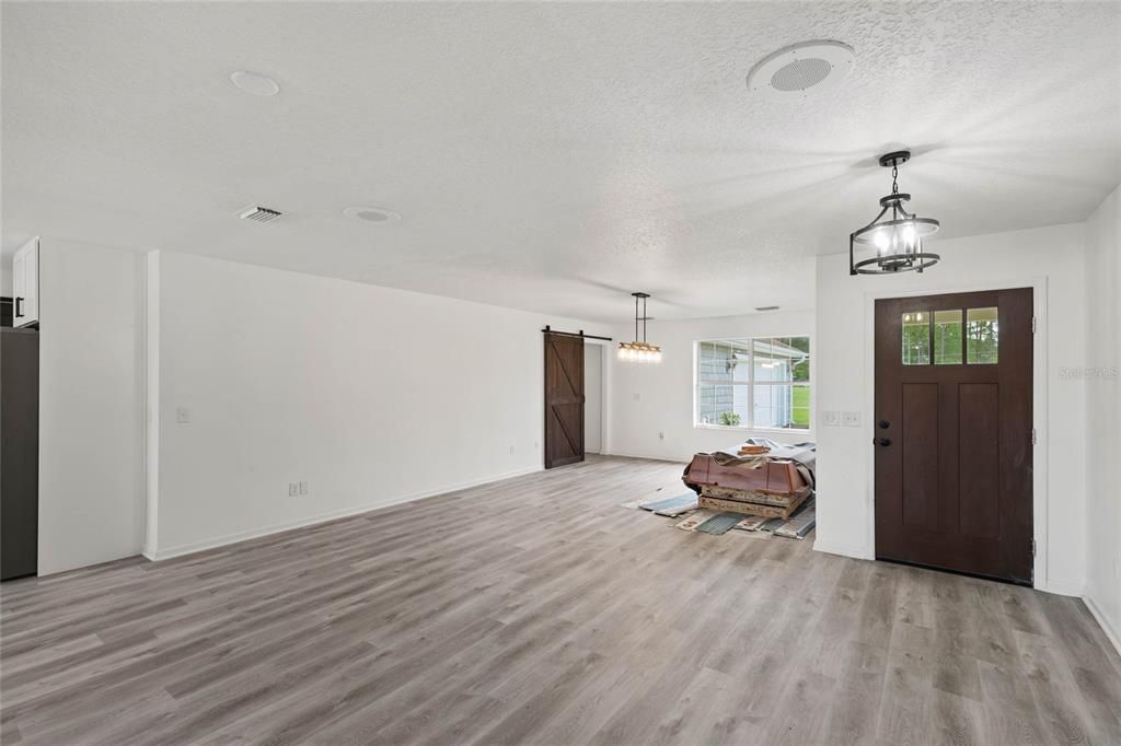 En Venta: $799,900 (4 camas, 3 baños, 2845 Pies cuadrados)