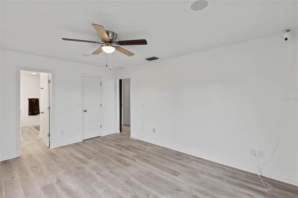 En Venta: $799,900 (4 camas, 3 baños, 2845 Pies cuadrados)