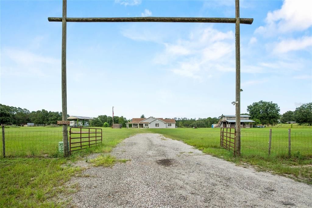 En Venta: $799,900 (4 camas, 3 baños, 2845 Pies cuadrados)