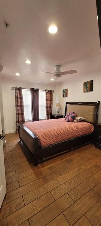 待售: $299,900 (4 贝兹, 3 浴室, 1470 平方英尺)