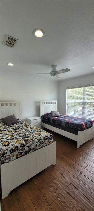 待售: $299,900 (4 贝兹, 3 浴室, 1470 平方英尺)