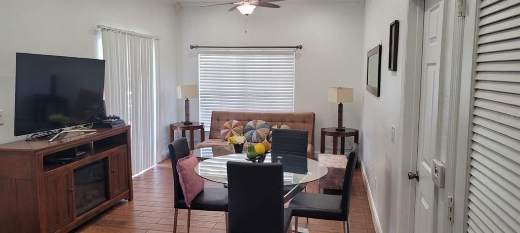 待售: $299,900 (4 贝兹, 3 浴室, 1470 平方英尺)