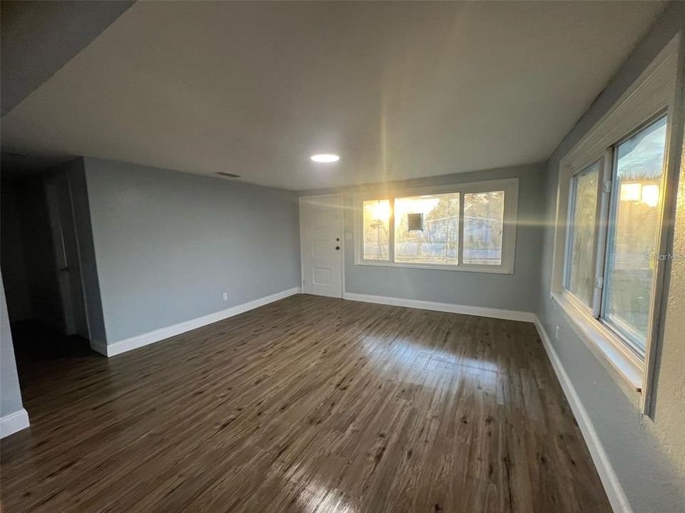 For Rent: $1,800 (3 beds, 2 baths, 1662 Square Feet)