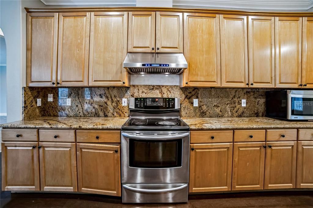 Под контрактом: $3,800 (4 спален, 3 ванн, 3345 Квадратных фут)