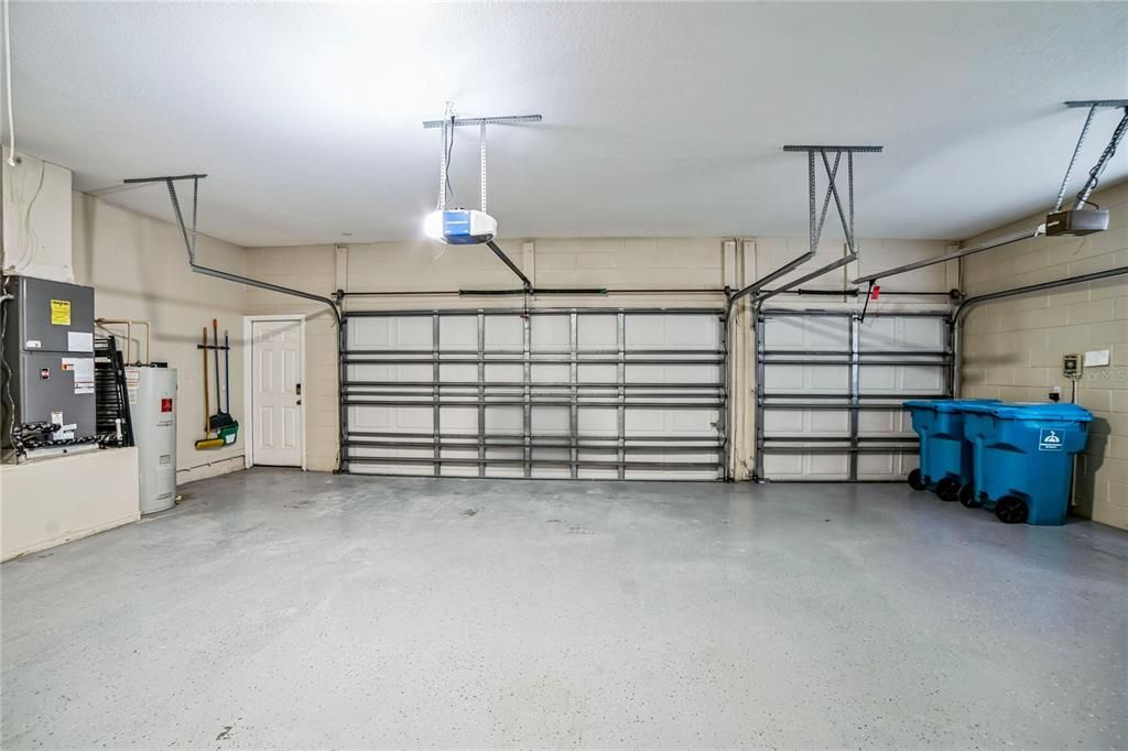 Под контрактом: $3,800 (4 спален, 3 ванн, 3345 Квадратных фут)