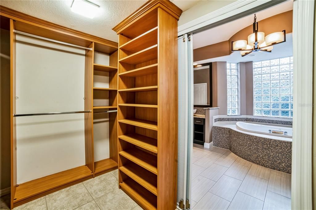 Под контрактом: $3,800 (4 спален, 3 ванн, 3345 Квадратных фут)