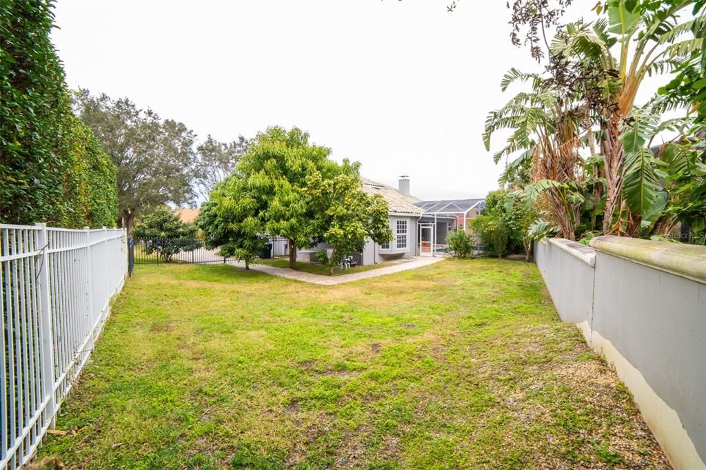 Под контрактом: $3,800 (4 спален, 3 ванн, 3345 Квадратных фут)