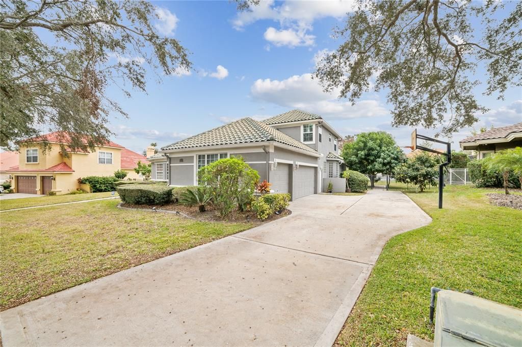 Под контрактом: $3,800 (4 спален, 3 ванн, 3345 Квадратных фут)