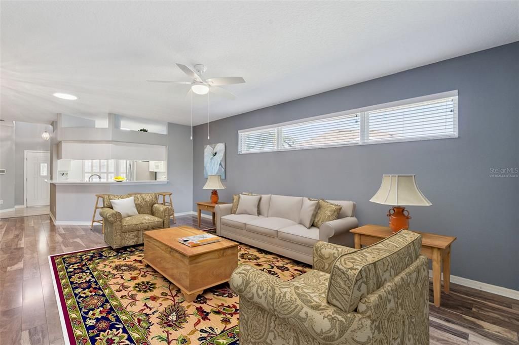 Под контрактом: $299,000 (3 спален, 2 ванн, 1748 Квадратных фут)