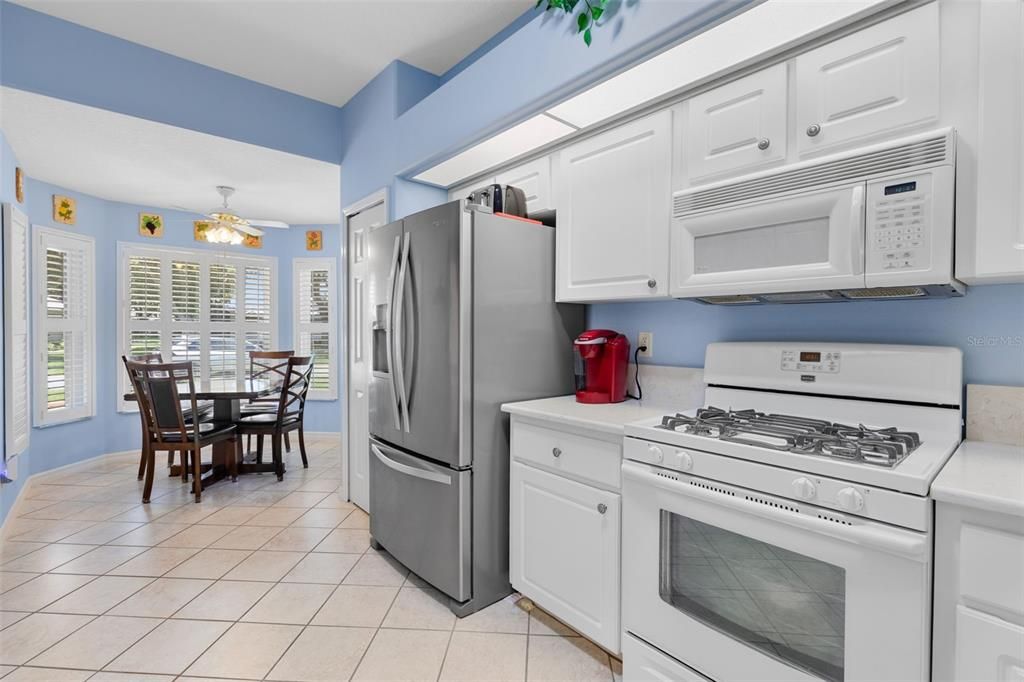 Под контрактом: $299,000 (3 спален, 2 ванн, 1748 Квадратных фут)