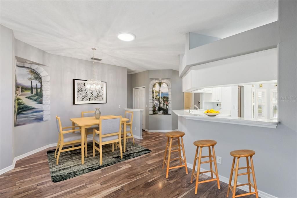 Под контрактом: $299,000 (3 спален, 2 ванн, 1748 Квадратных фут)