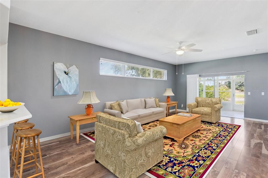 Под контрактом: $299,000 (3 спален, 2 ванн, 1748 Квадратных фут)