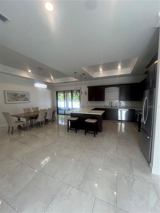 For Rent: $2,300 (3 beds, 2 baths, 1835 Square Feet)