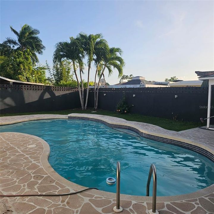 Под контрактом: $450,000 (3 спален, 3 ванн, 1360 Квадратных фут)