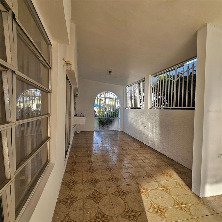 Под контрактом: $450,000 (3 спален, 3 ванн, 1360 Квадратных фут)