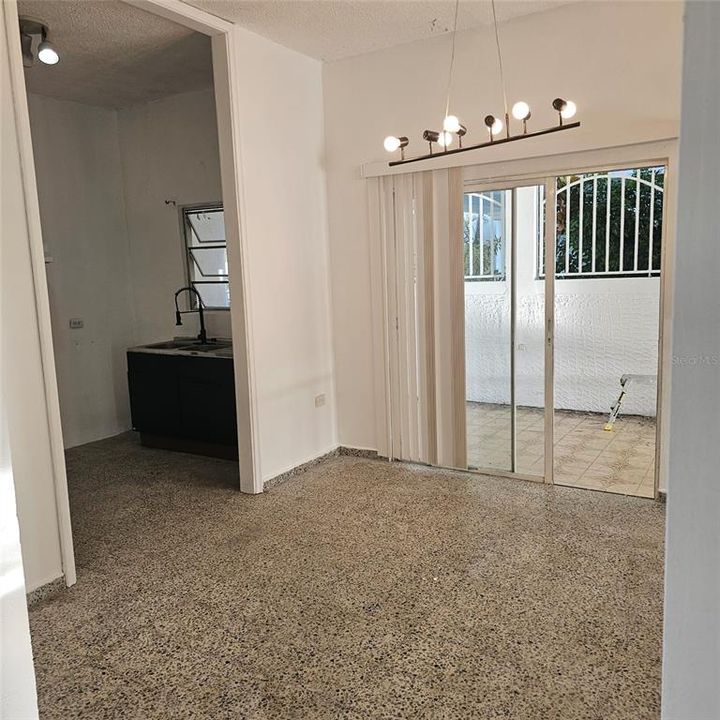 Под контрактом: $450,000 (3 спален, 3 ванн, 1360 Квадратных фут)