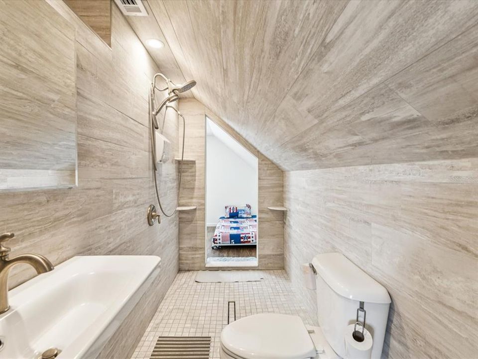 Activo con contrato: $329,000 (3 camas, 2 baños, 1320 Pies cuadrados)