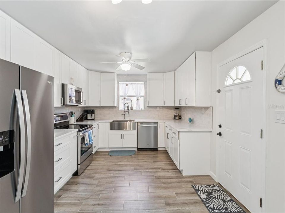 Activo con contrato: $329,000 (3 camas, 2 baños, 1320 Pies cuadrados)