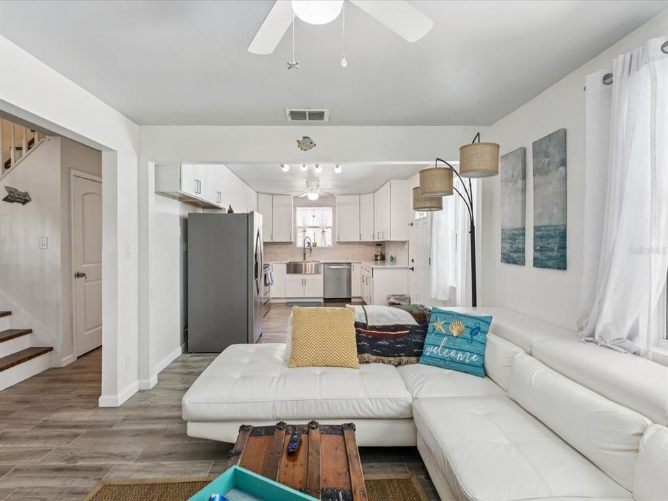 Activo con contrato: $329,000 (3 camas, 2 baños, 1320 Pies cuadrados)