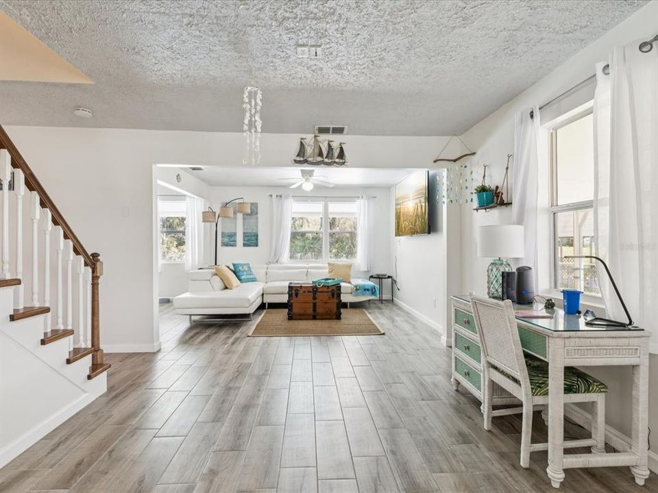 Activo con contrato: $329,000 (3 camas, 2 baños, 1320 Pies cuadrados)