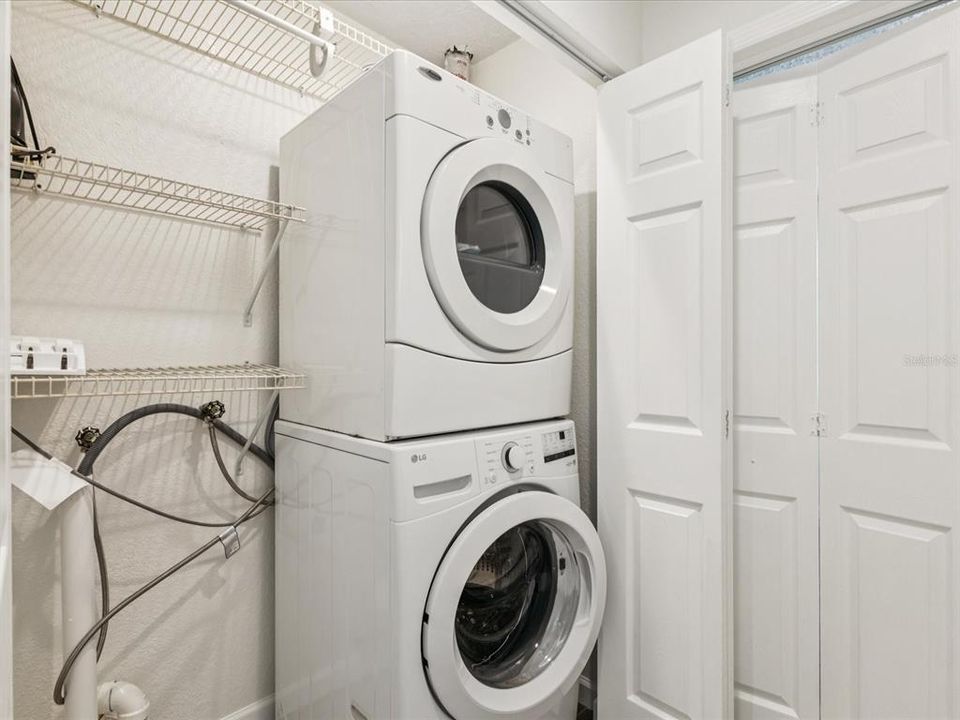 Activo con contrato: $329,000 (3 camas, 2 baños, 1320 Pies cuadrados)