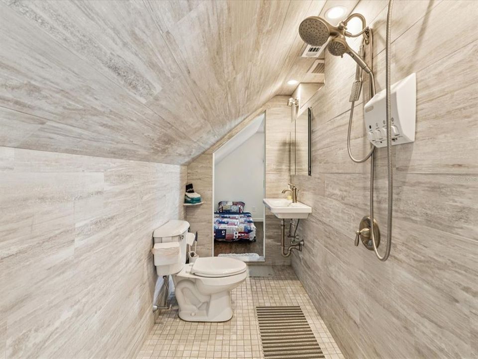 Activo con contrato: $329,000 (3 camas, 2 baños, 1320 Pies cuadrados)