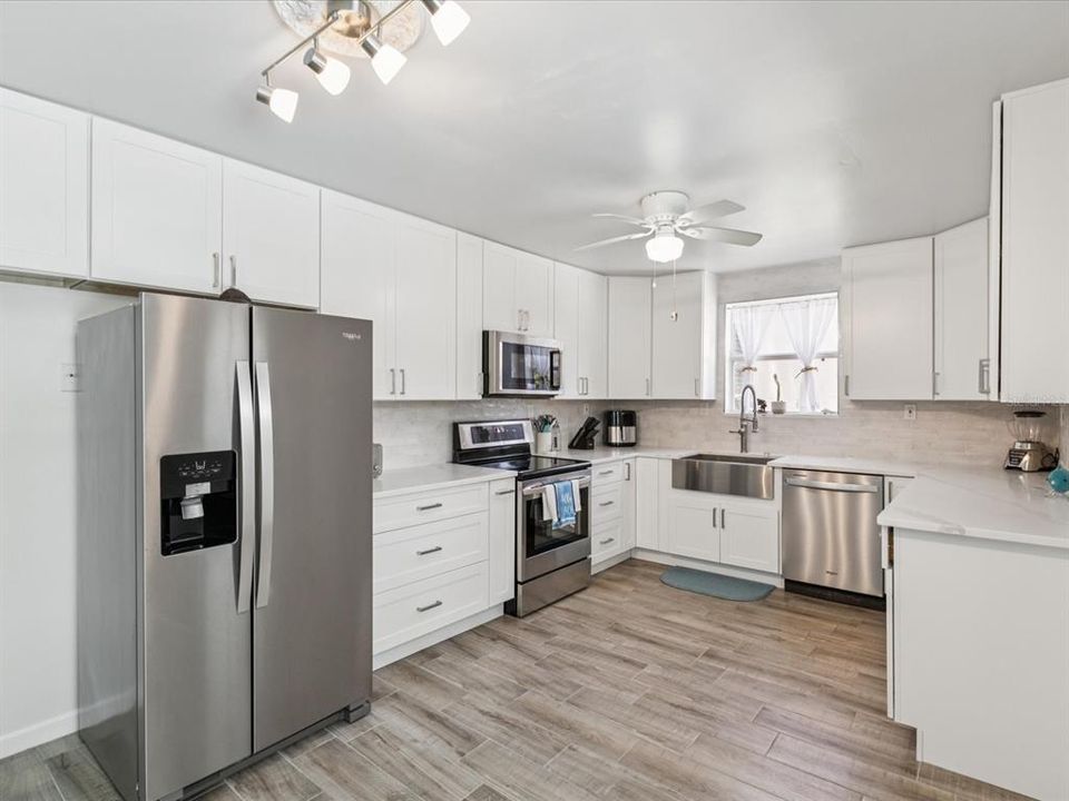 Activo con contrato: $329,000 (3 camas, 2 baños, 1320 Pies cuadrados)