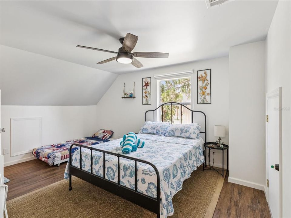 Activo con contrato: $329,000 (3 camas, 2 baños, 1320 Pies cuadrados)